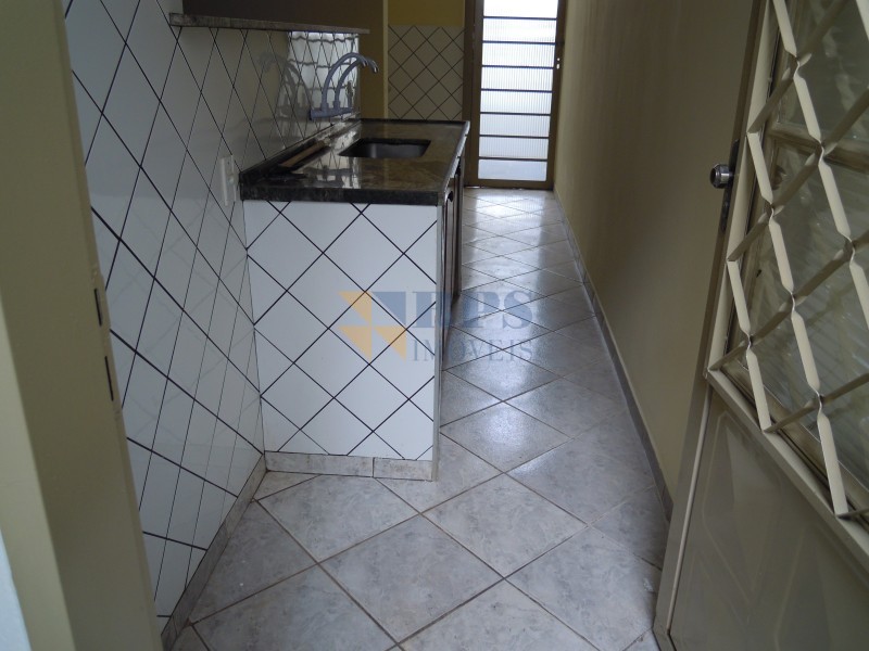 Casa para alugar com 2 quartos, 110m² - Foto 11