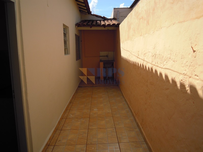 Casa para alugar com 2 quartos, 70m² - Foto 18